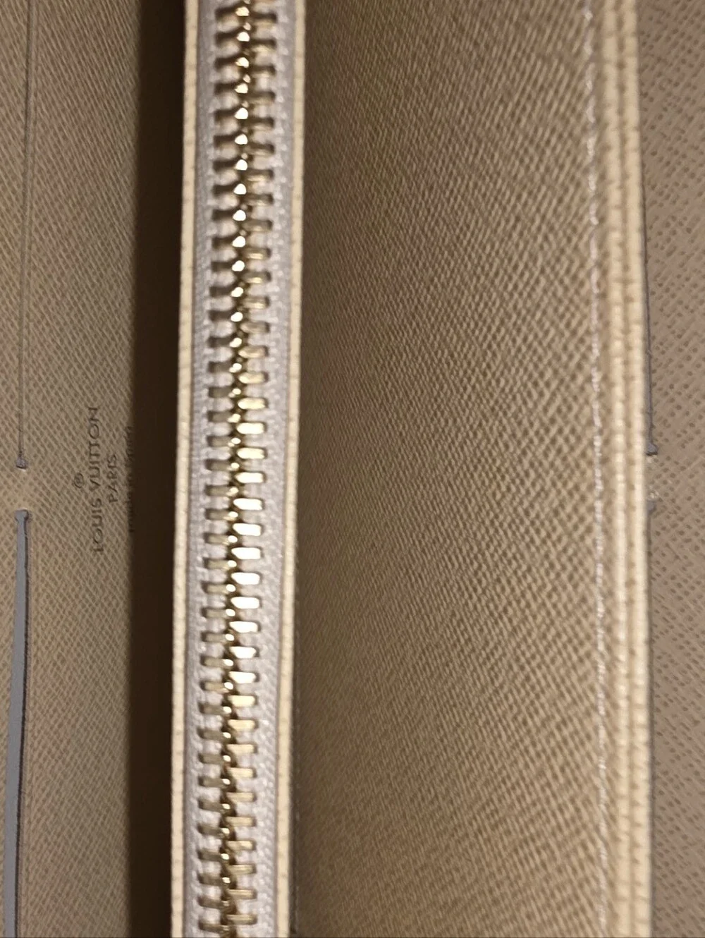 🤍✨ Pre-loved Authentic Louis Vuitton Zippy Wallet – Damier Azur ✨🤍